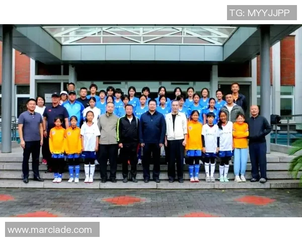 母校赠送足球明星圆梦计划 助力青少年追逐足球梦想