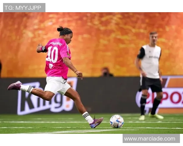 能打硬仗的足球球星在绿茵场上展现无与伦比的力量与激情